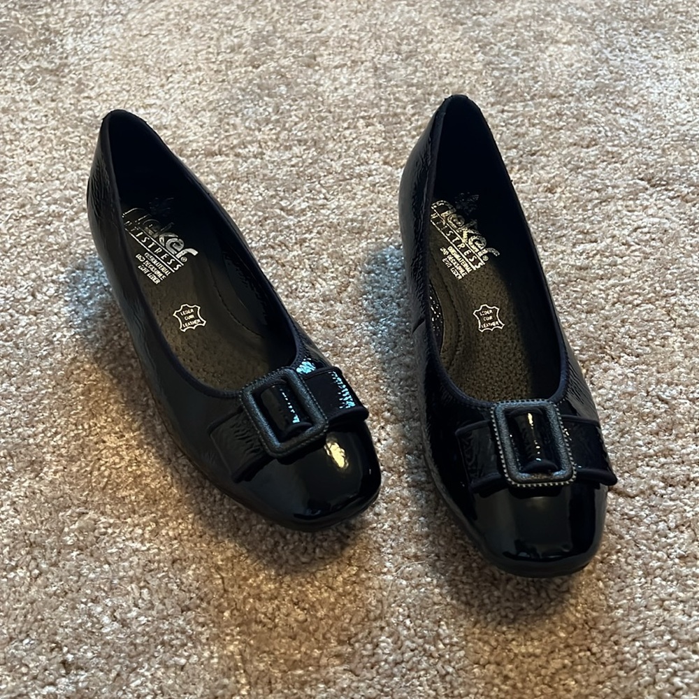 Rieker Black Patent Leather Comfort Dress Pumps Buckle Accent Size 40